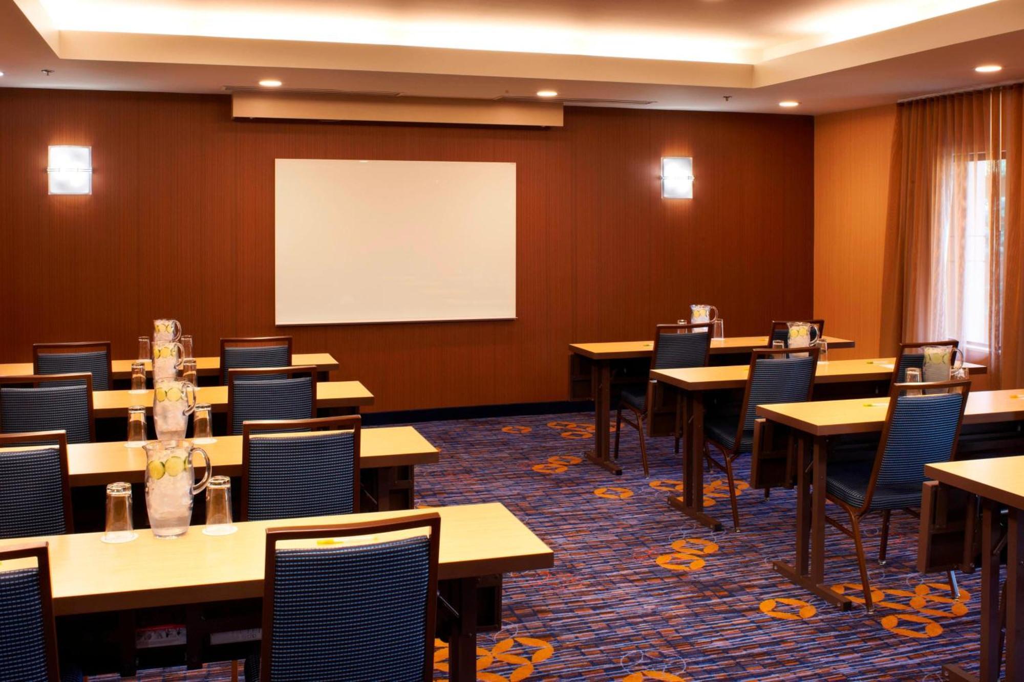 Courtyard By Marriott Cleveland Westlake Exterior foto