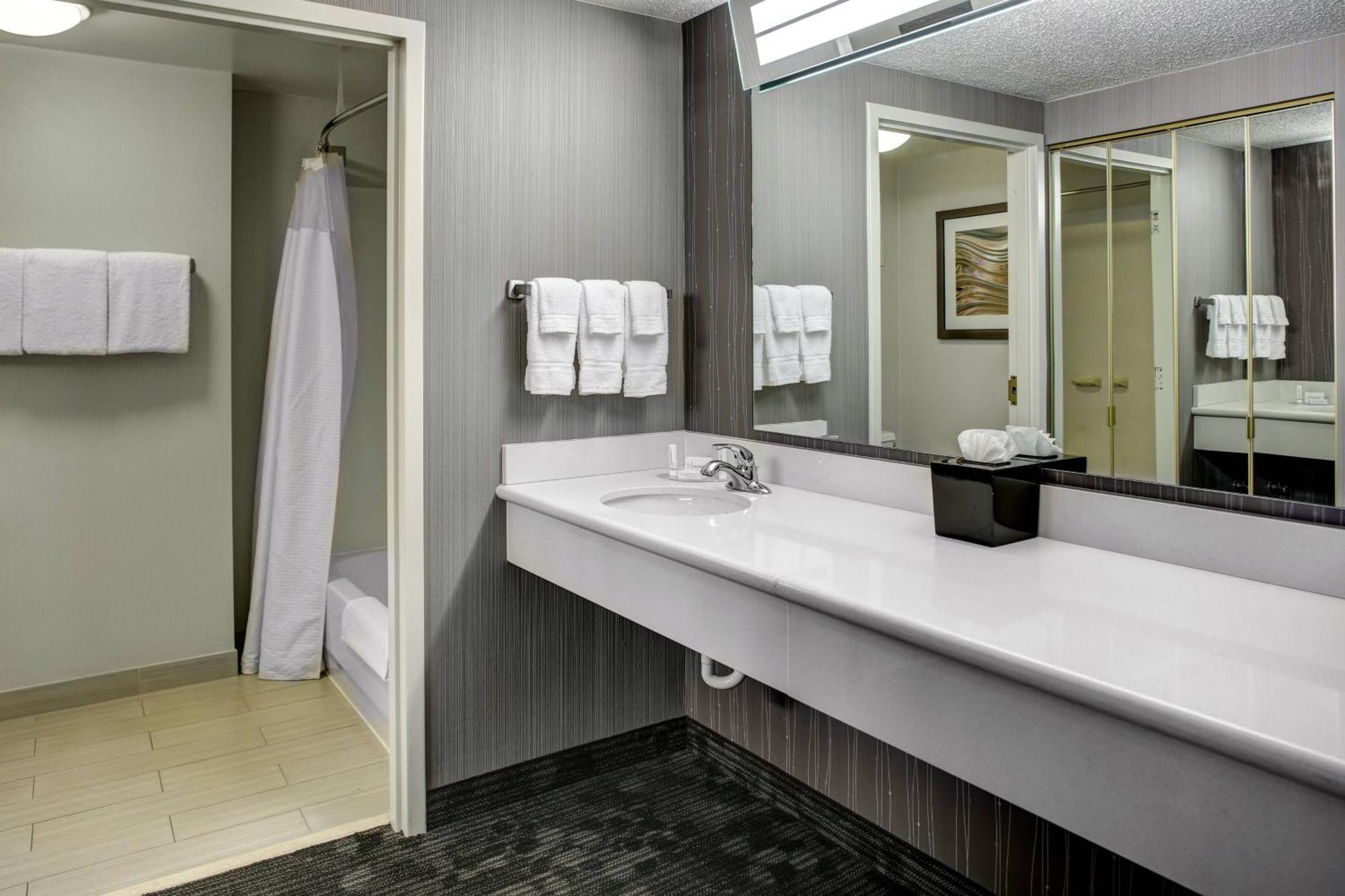 Courtyard By Marriott Cleveland Westlake Exterior foto