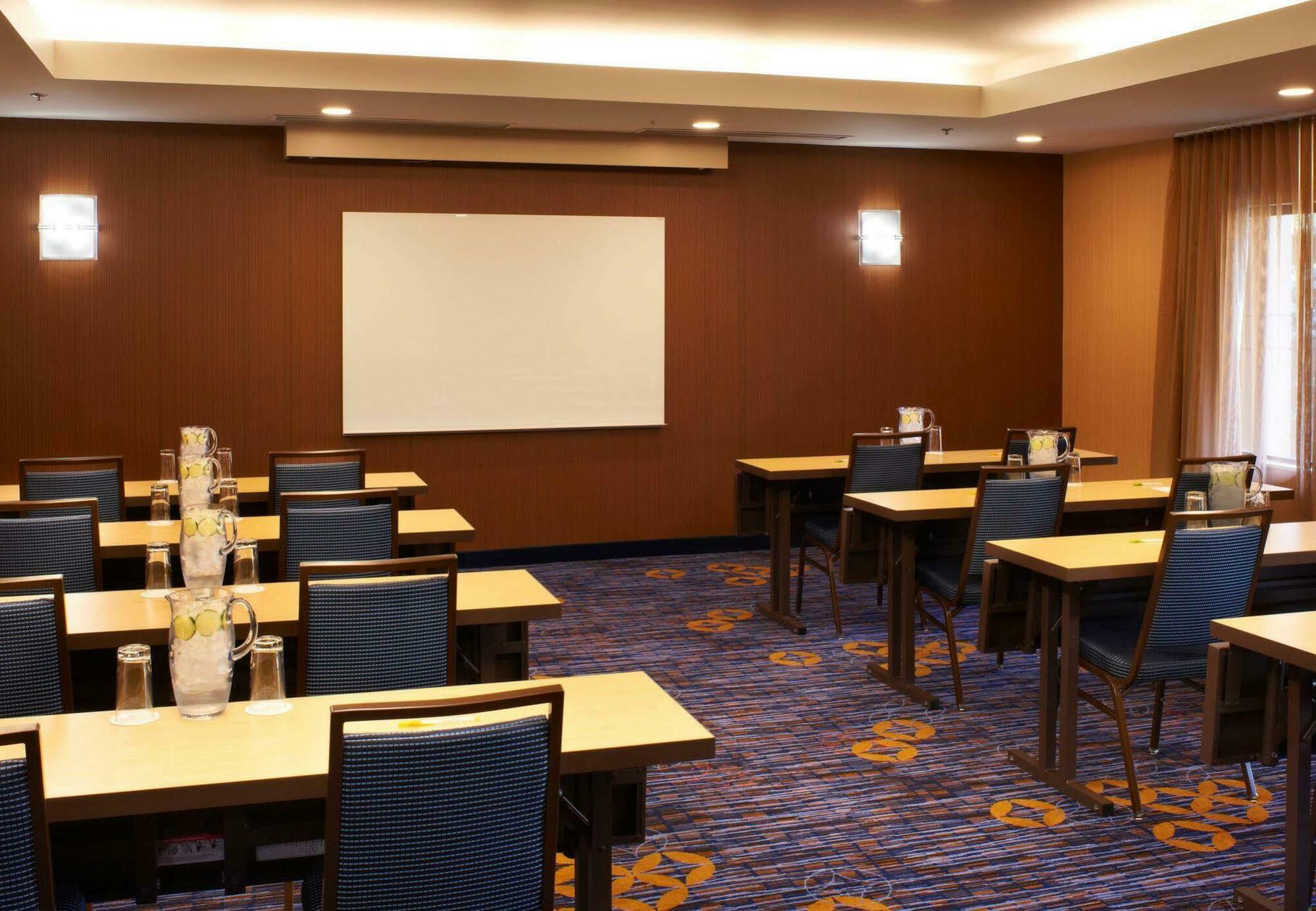 Courtyard By Marriott Cleveland Westlake Afaceri foto